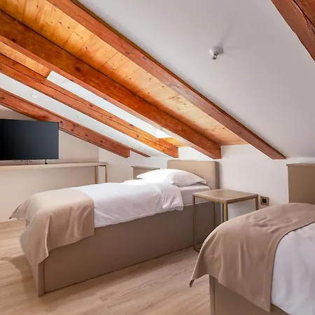 H - B&B