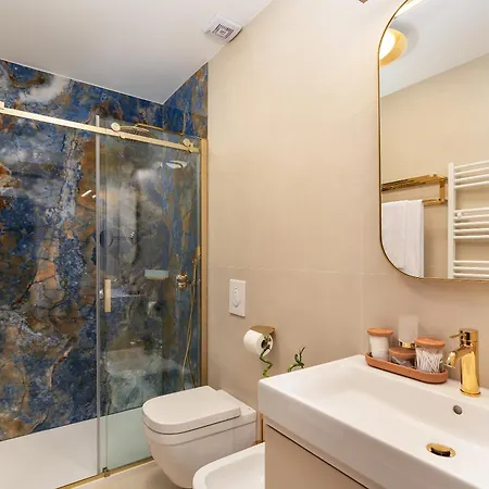 H - ベッド・アンド・ブレックファスト