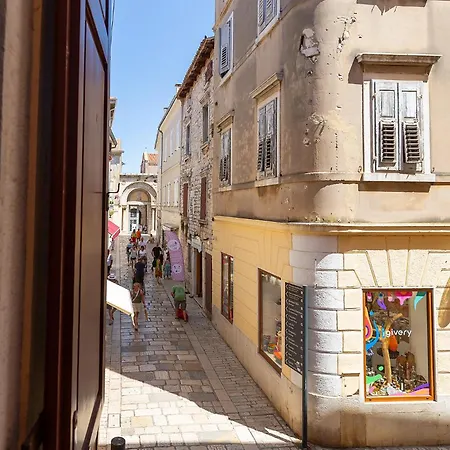 H - ベッド・アンド・ブレックファスト