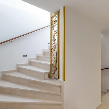 H - ベッド・アンド・ブレックファスト