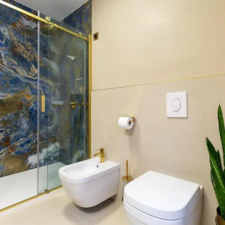 H - ベッド・アンド・ブレックファスト