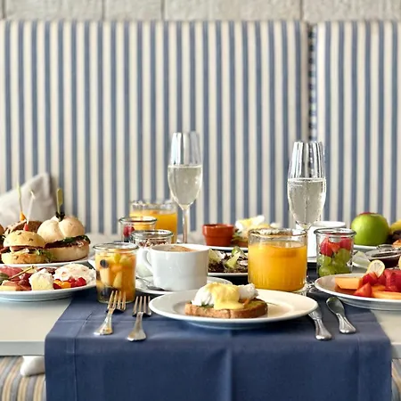 Bed & Breakfast H -